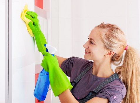 Cleaning a Brixton home kitchen as part of a move in service